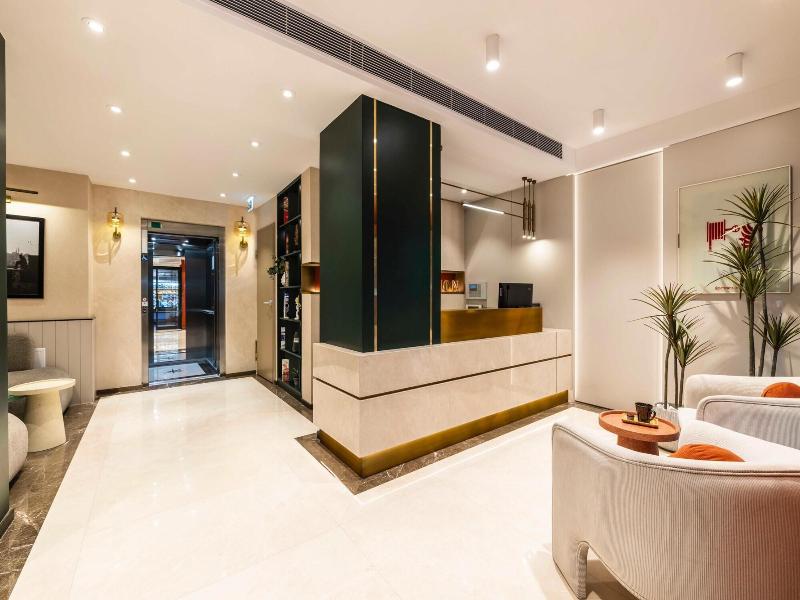 Emilion Hotel image