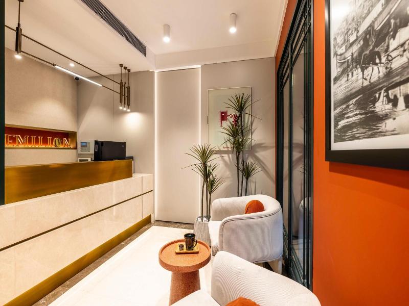 Emilion Hotel image