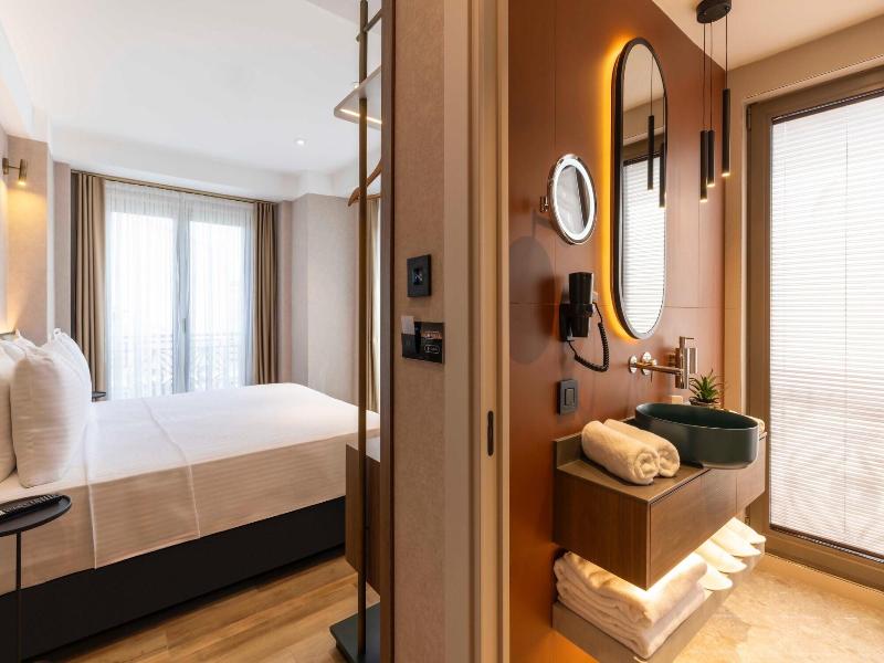 Emilion Hotel image