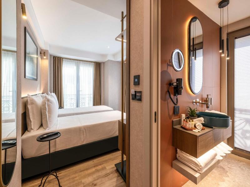 Emilion Hotel image