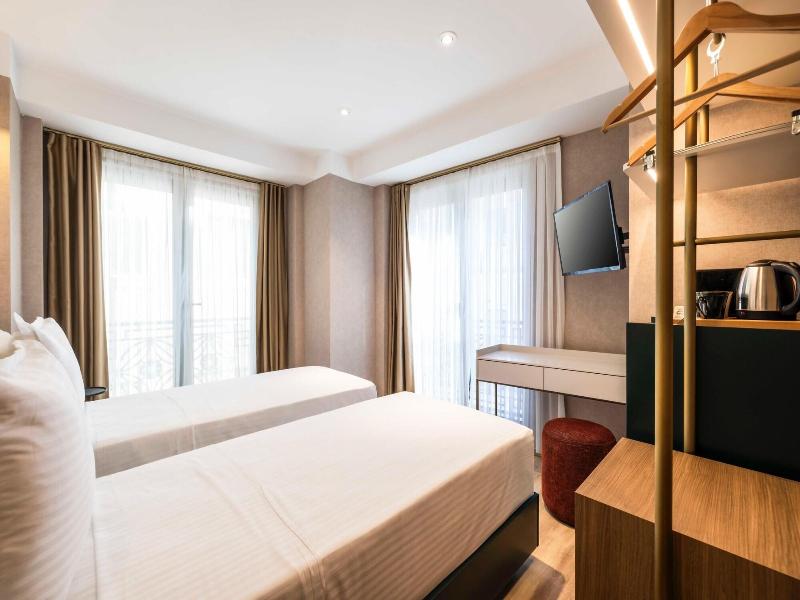 Emilion Hotel image