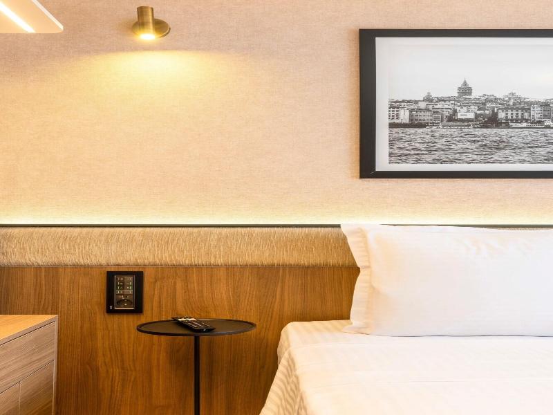 Emilion Hotel image