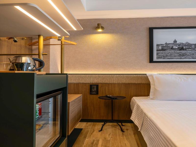 Emilion Hotel image