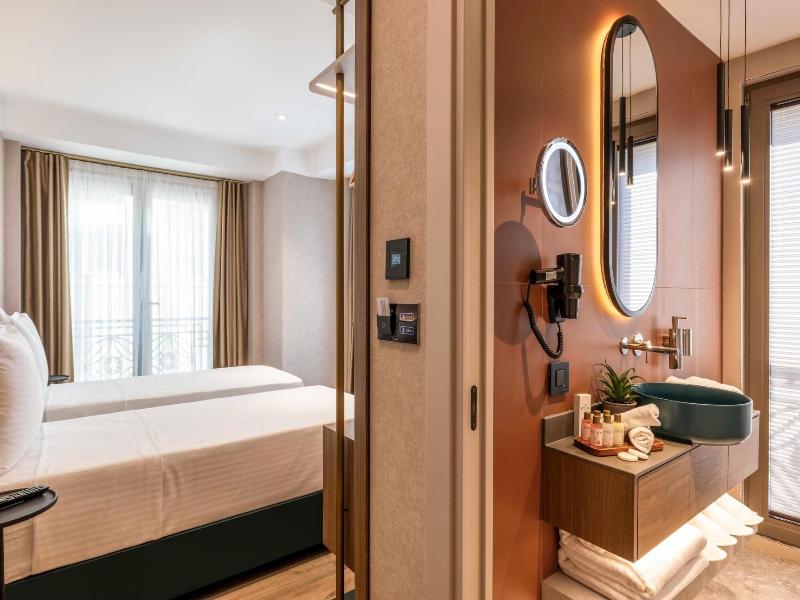 Emilion Hotel image