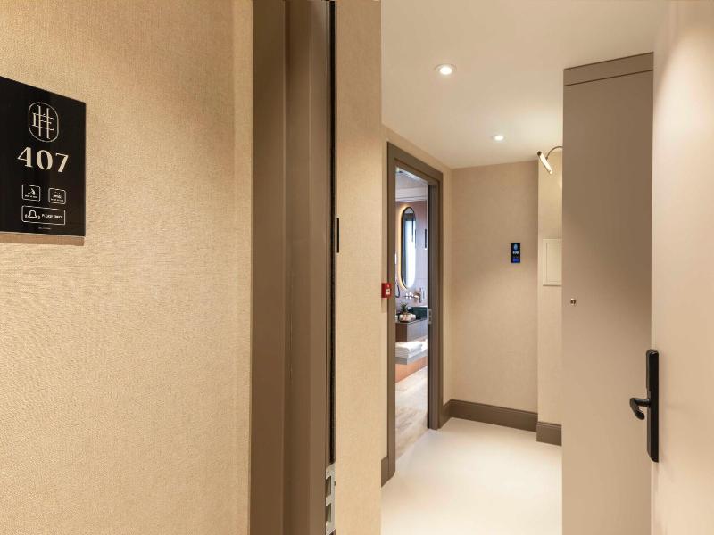 Emilion Hotel image