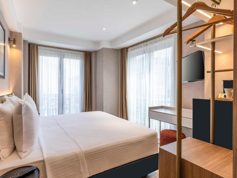 Emilion Hotel image