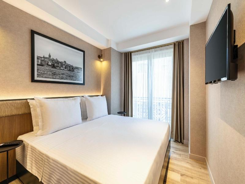 Emilion Hotel image