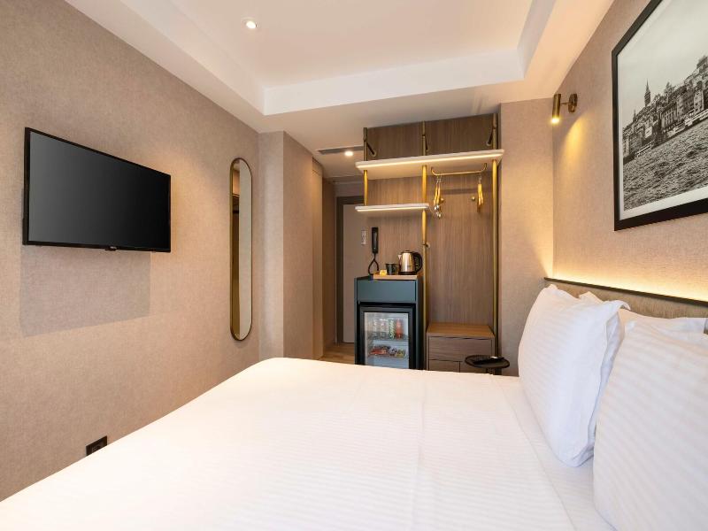 Emilion Hotel image