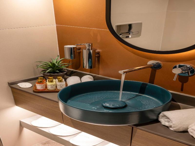 Emilion Hotel image
