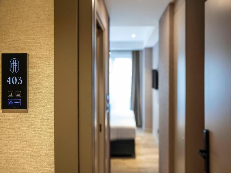 Emilion Hotel image