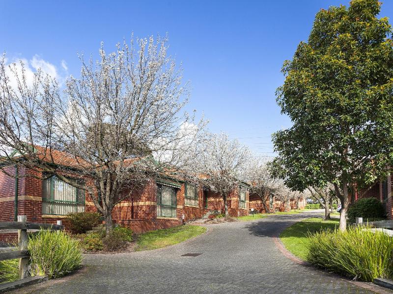 Mt Waverley Townhouses image