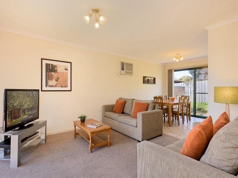 Mt Waverley Townhouses image