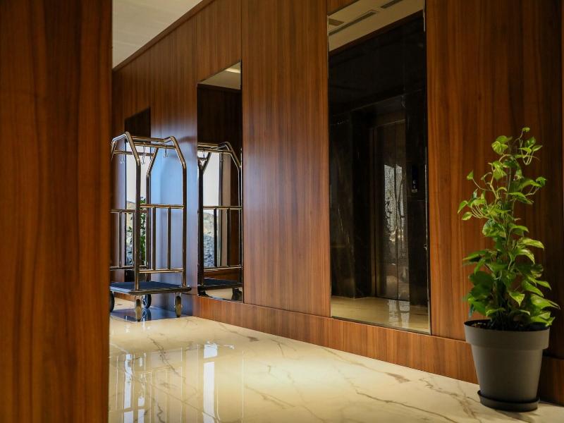 E Hotel image