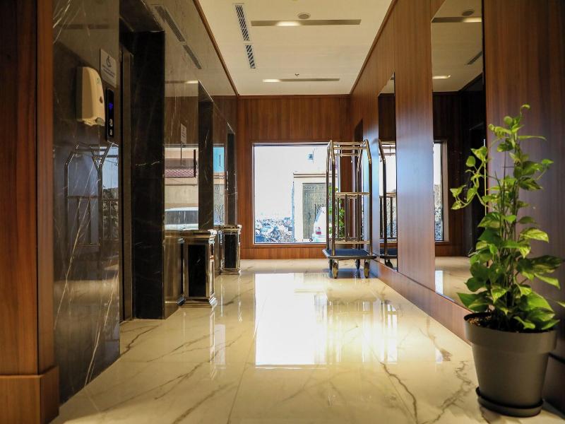 E Hotel image