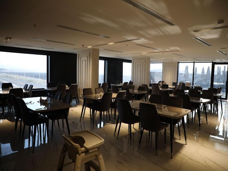 E Hotel image