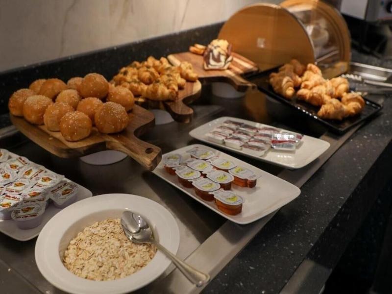 E Hotel image