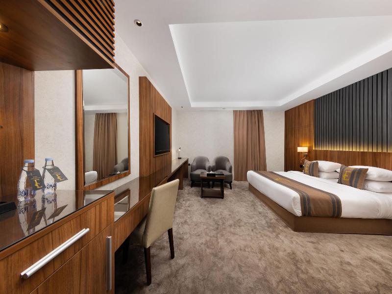 E Hotel image
