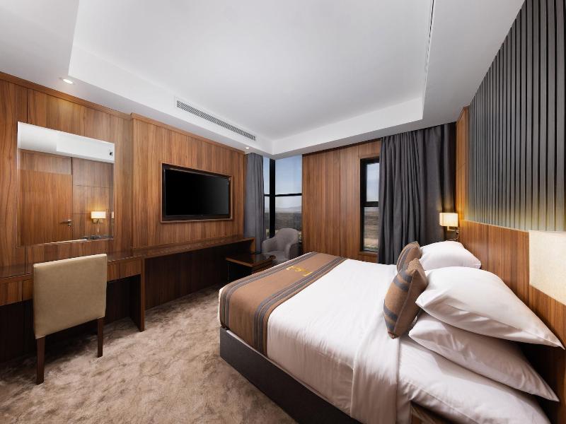 E Hotel image
