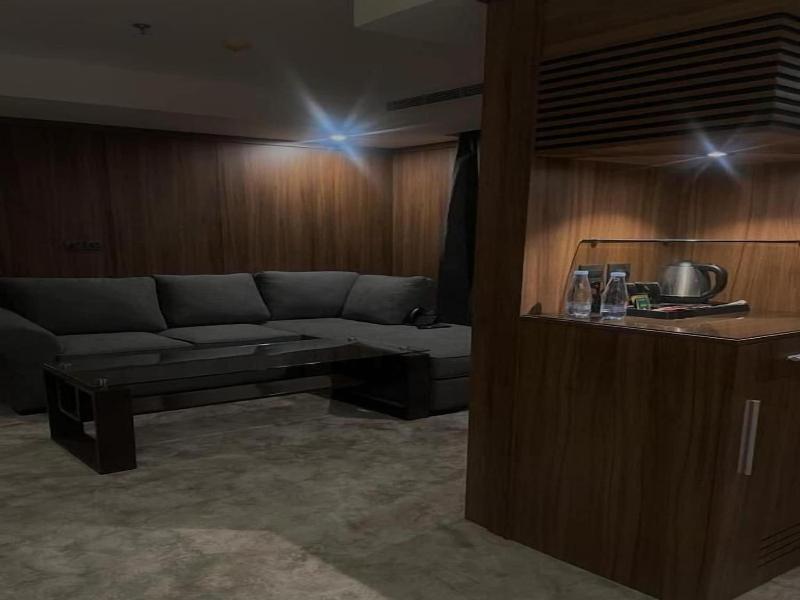 E Hotel image