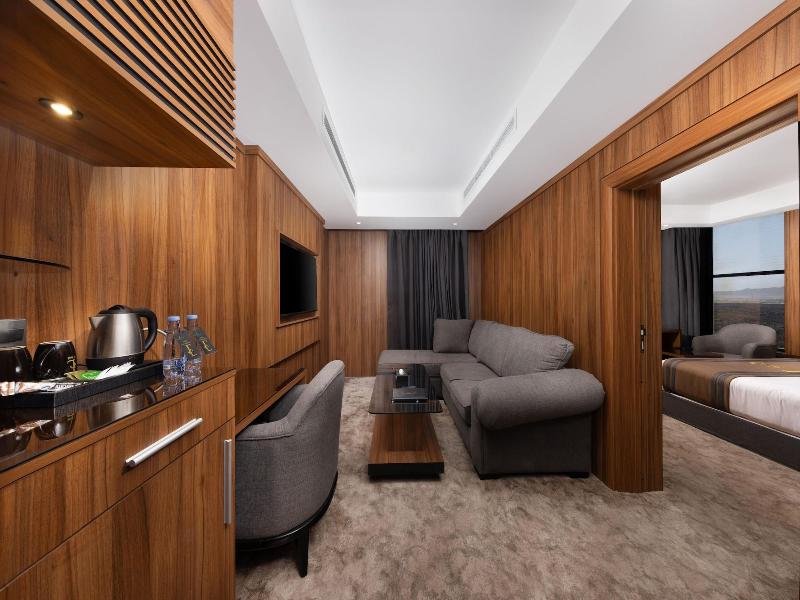E Hotel image