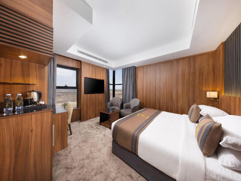 E Hotel image
