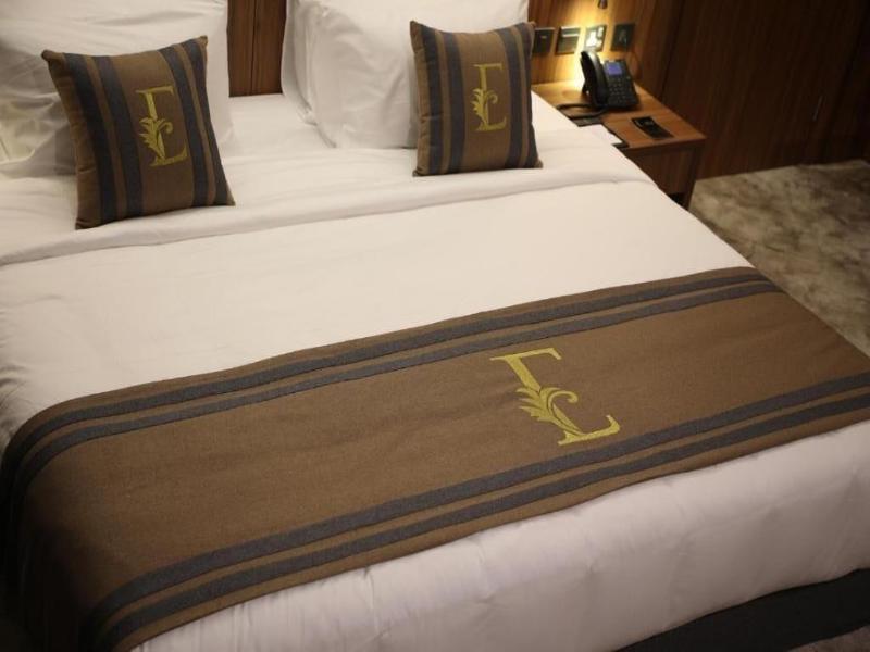 E Hotel image