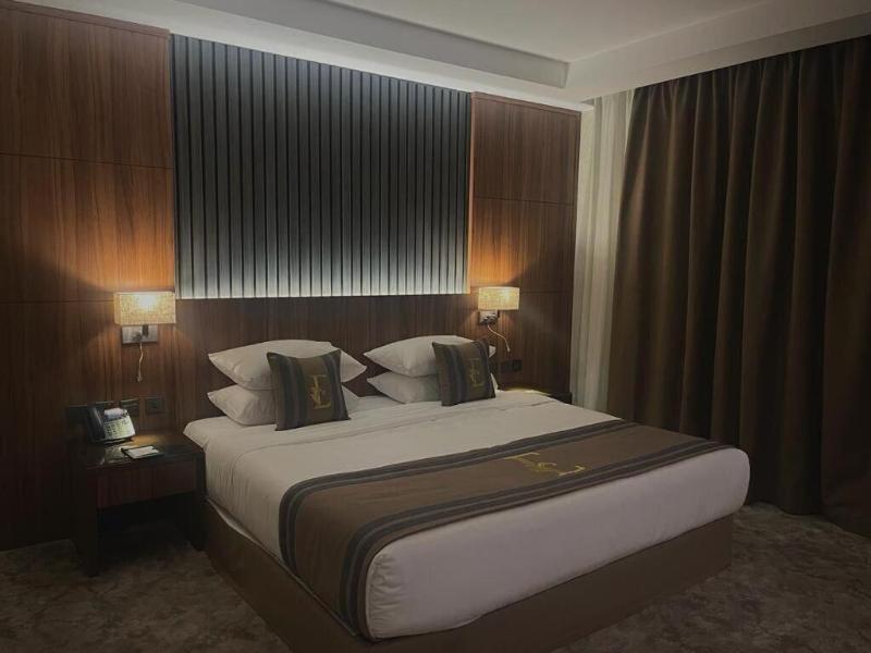 E Hotel image