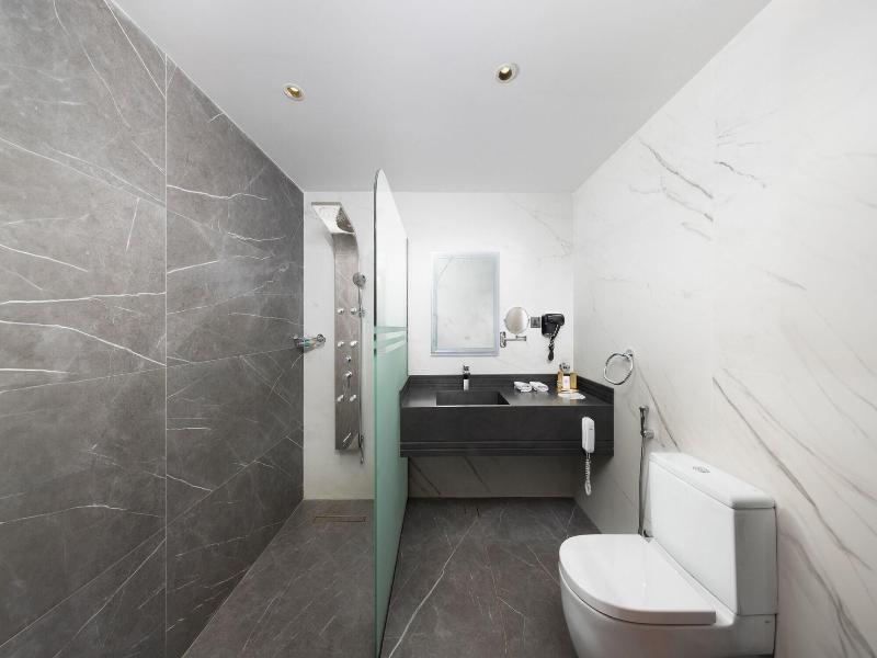 E Hotel image