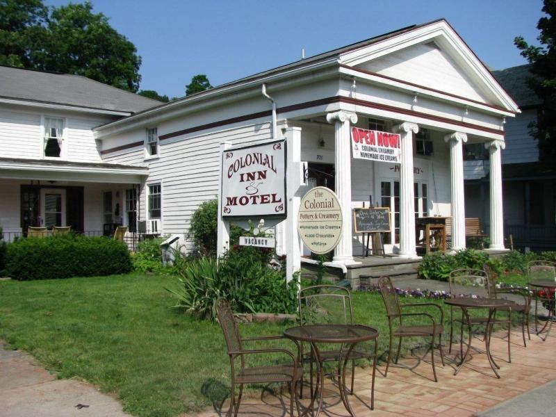 Colonial Inn Creamery — general view
