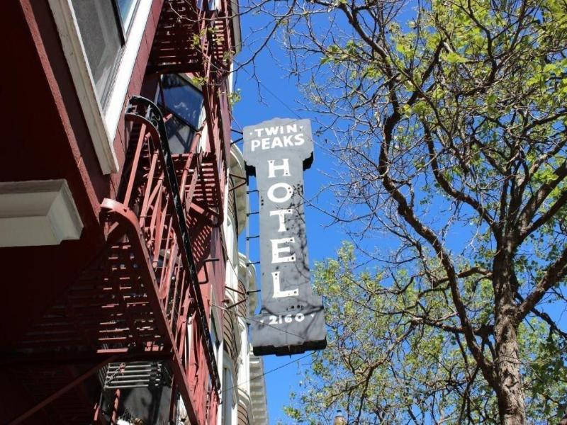 Twin Peaks Hotel — general view