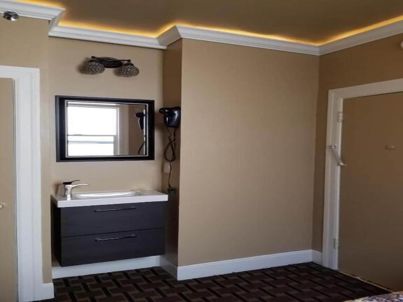 Twin Peaks Hotel image