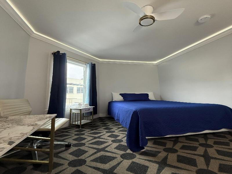 Twin Peaks Hotel image