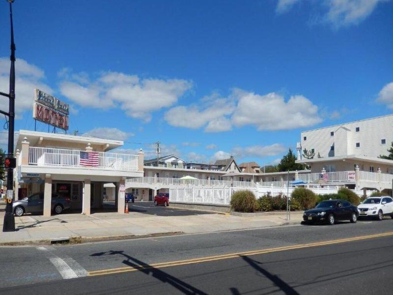 Sifting Sands Motel — general view