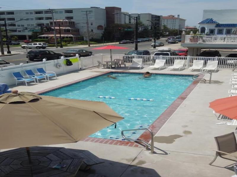 Sifting Sands Motel — exterior view