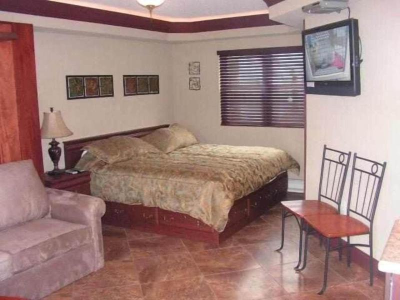Sifting Sands Motel image