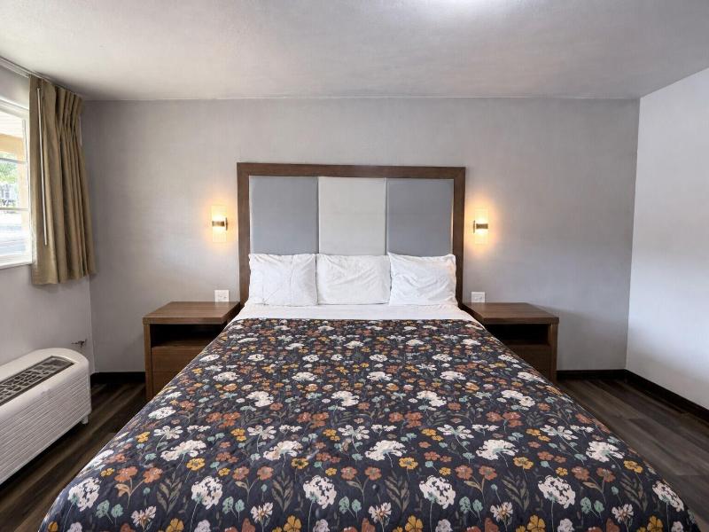 American Inn Suites image
