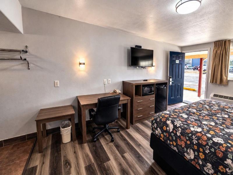 American Inn Suites image