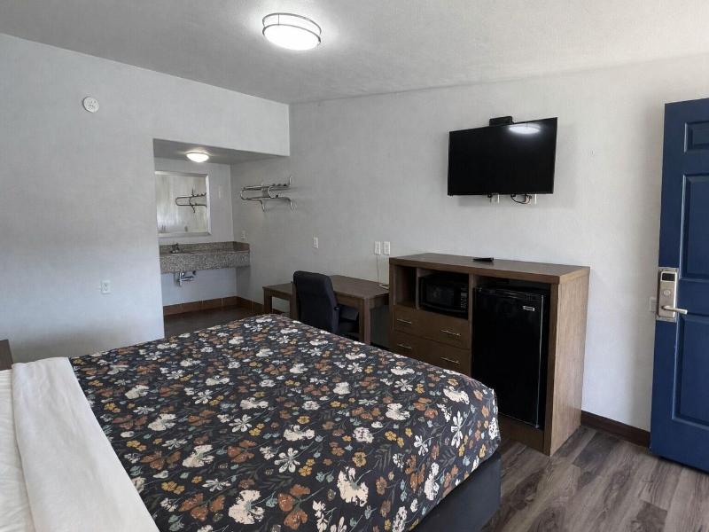 American Inn Suites image