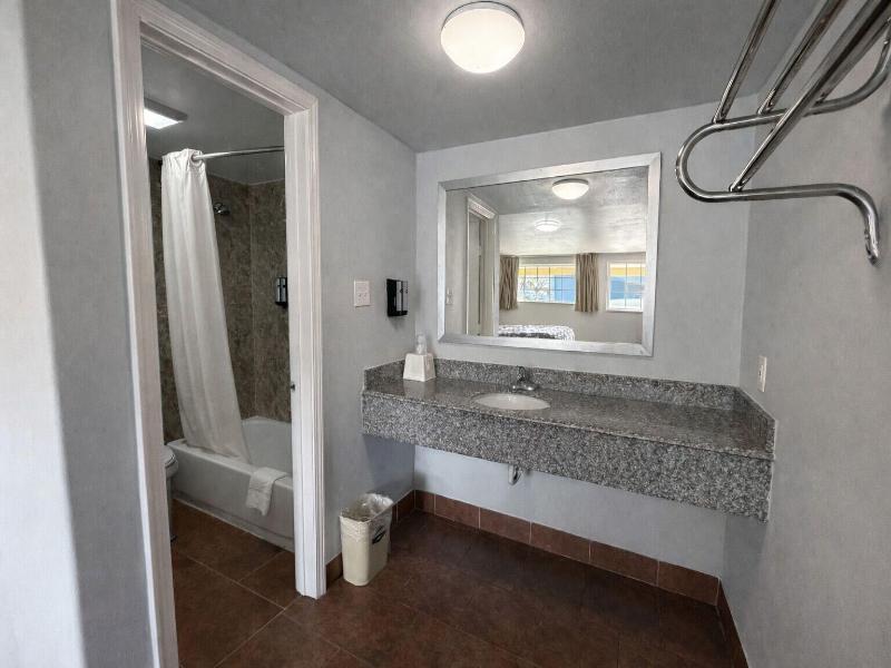 American Inn Suites image