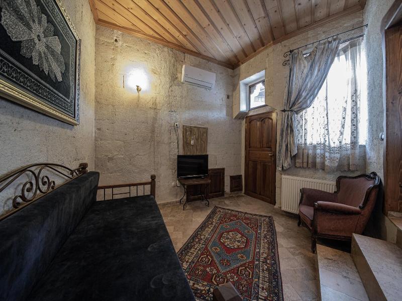 Chelebi Cave House image
