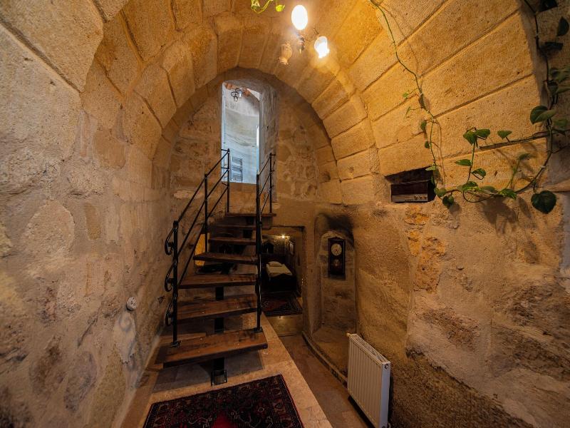 Chelebi Cave House image