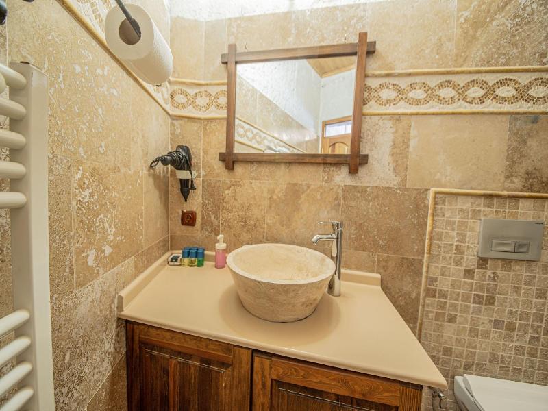 Chelebi Cave House image