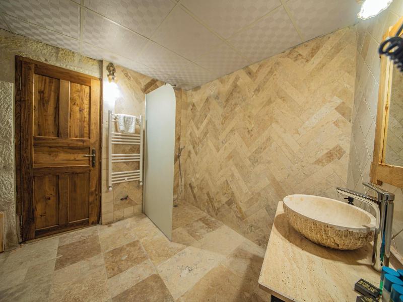 Chelebi Cave House image