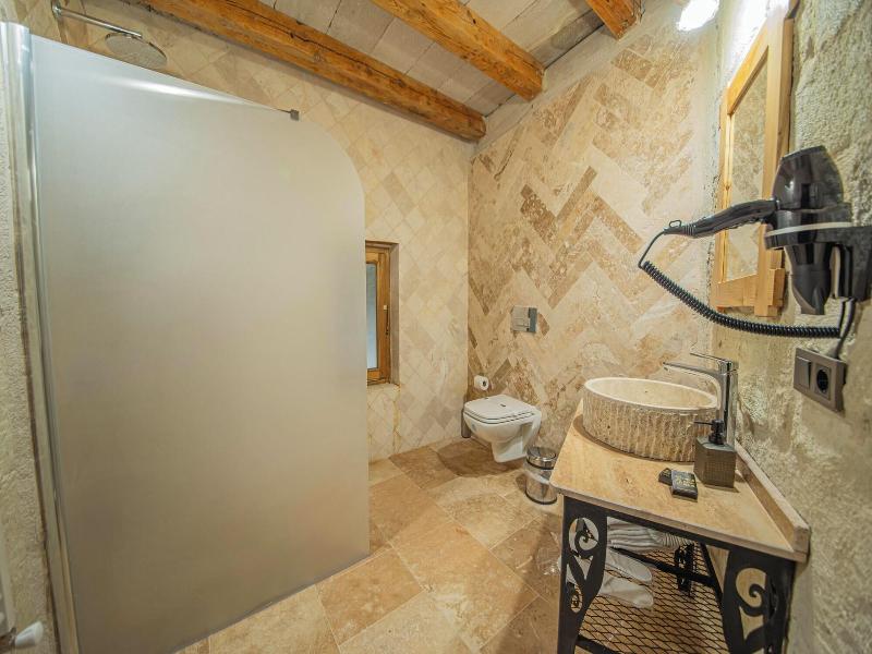 Chelebi Cave House image