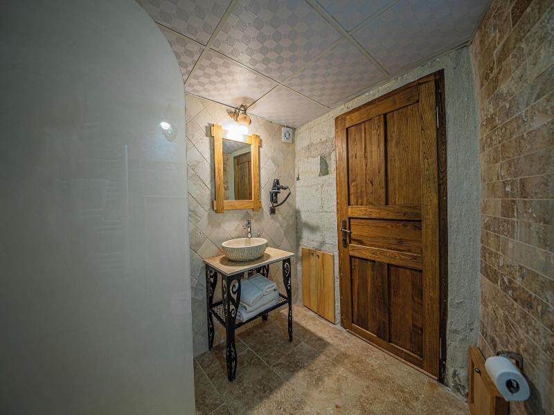 Chelebi Cave House image