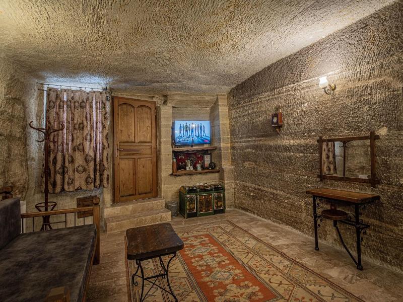 Chelebi Cave House image