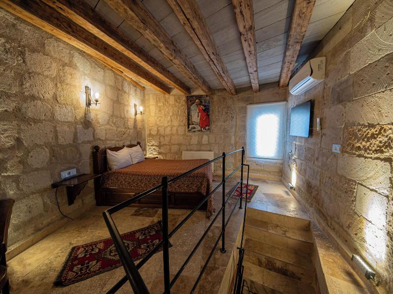 Chelebi Cave House image