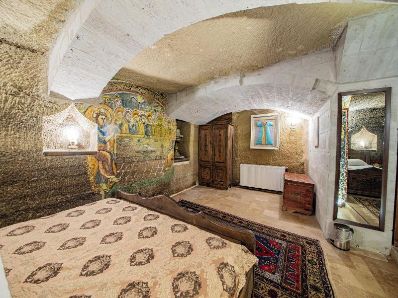 Chelebi Cave House image