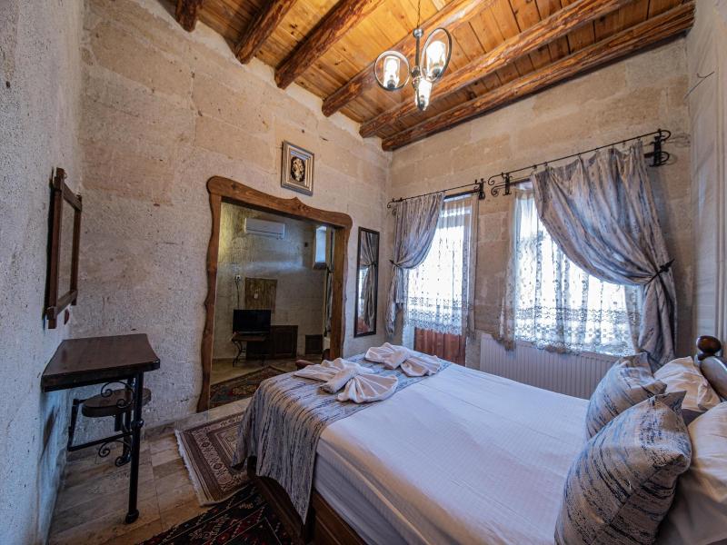 Chelebi Cave House image