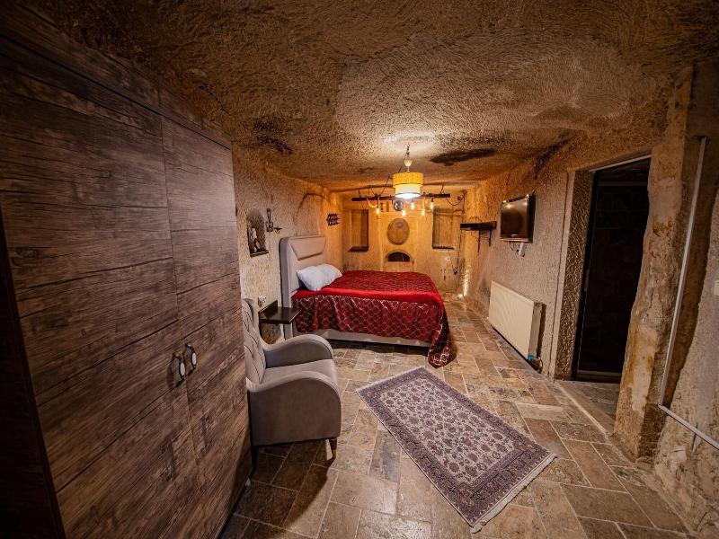 Chelebi Cave House image